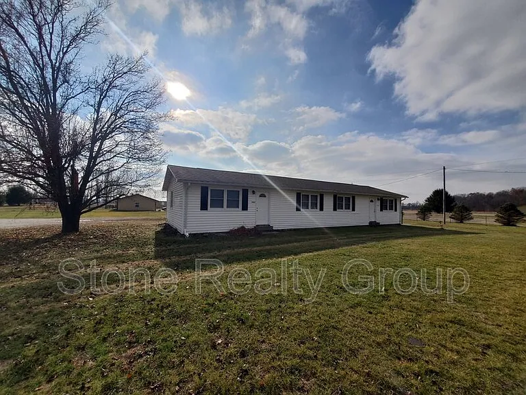 7927 E Lambert Ave — Photo 1