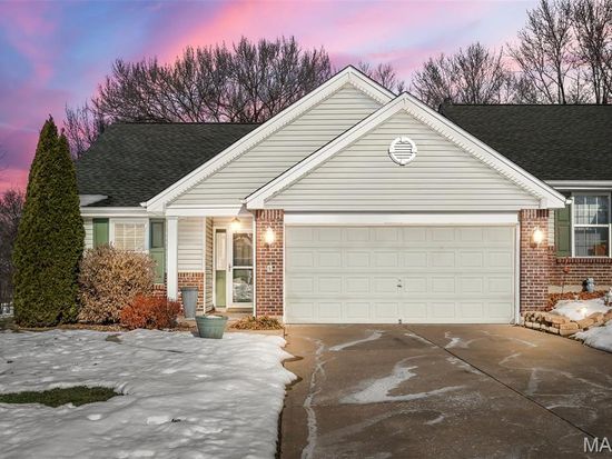 6 Quiet Meadow Court St, Peters, MO 63376