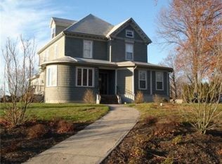 1067 Mendon Rd, Woonsocket, RI 02895