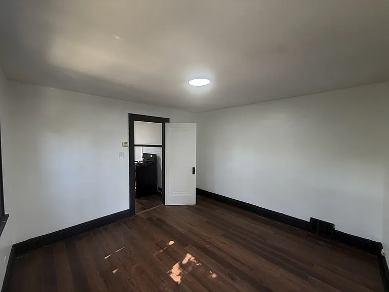 11201 Revere Ave — Photo 4