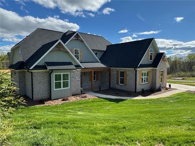 101 Flagstone Dr, King, NC, 27021