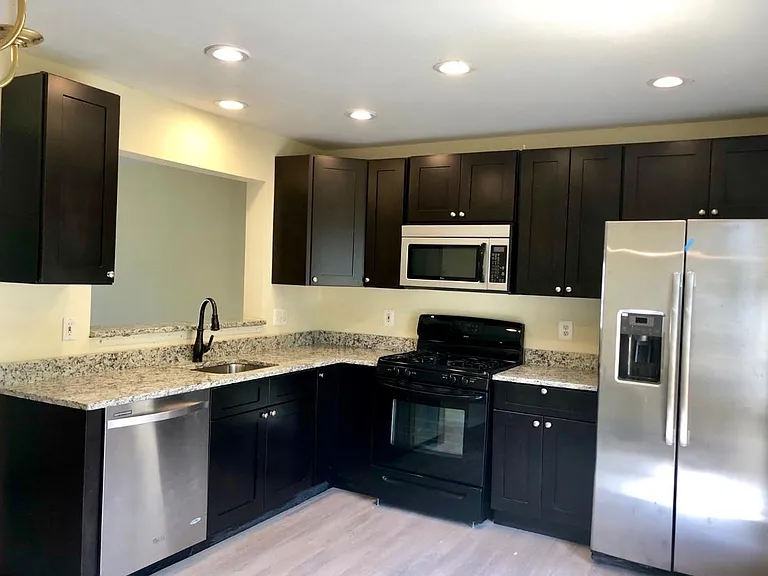 6806 Avalon Isle Way — Photo 1