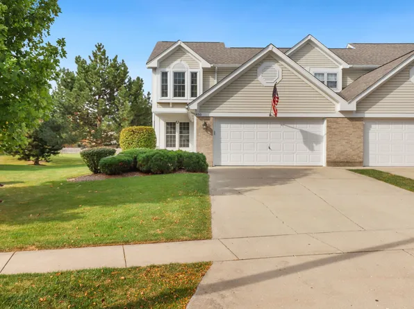850 Stonebridge Ln, Crystal Lake, IL 60014