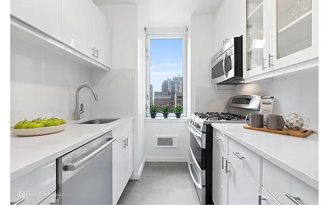 Rented by Douglas Elliman | media 18