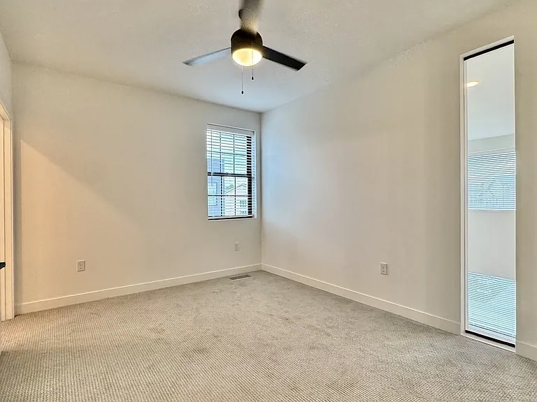 2913 N Oak Trafficway #2935 — Photo 12