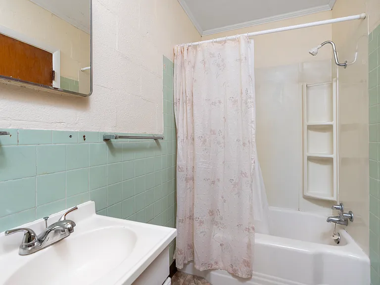 130 N Jefferson St — Photo 12