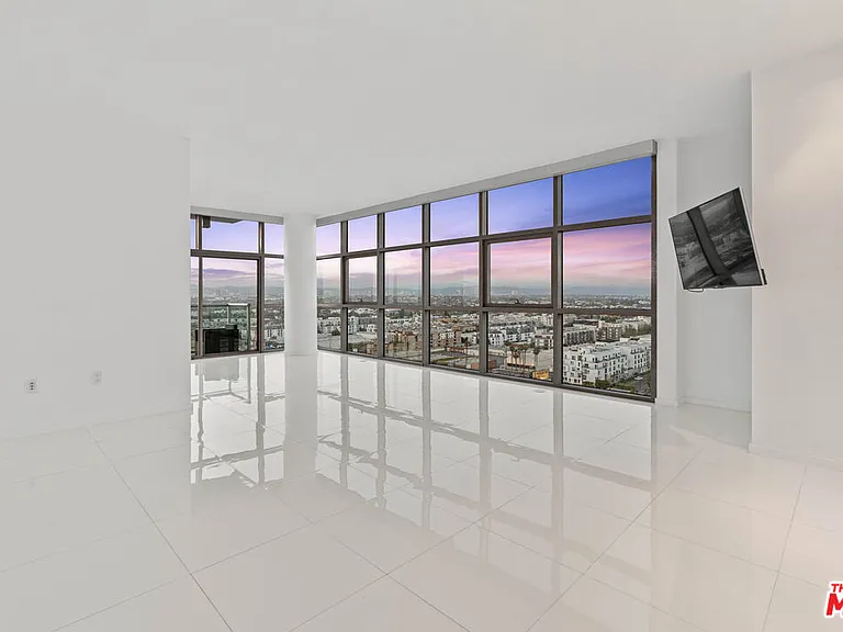 13700 Marina Pointe Dr #1915 — Photo 5