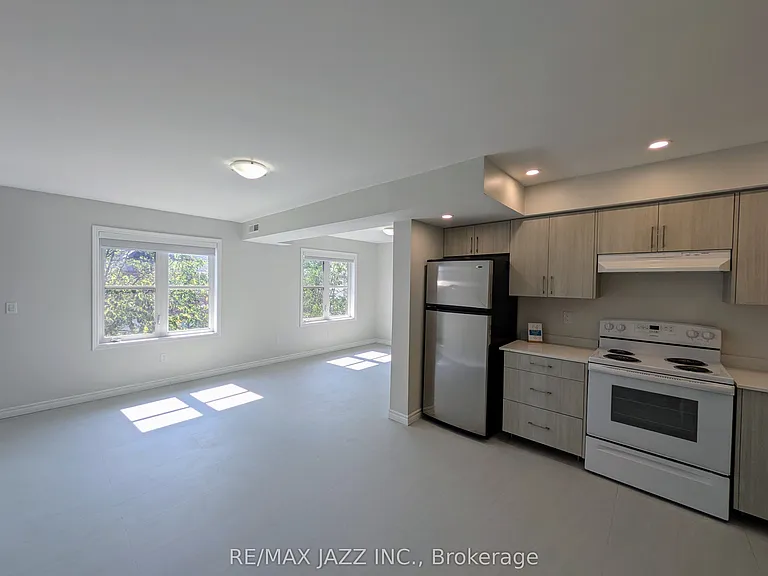770 King St E #202 — Photo 10
