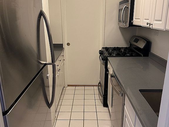5th image of 435 E 79th St APT 4