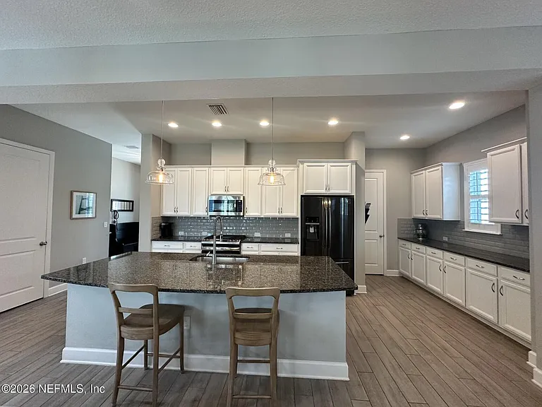 228 Dalton Cir — Photo 4