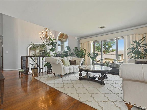 5th image of 844 Park Lane