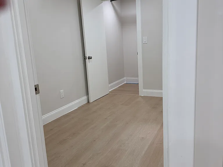 93 Clunie Ave #BASEMENT — Photo 7