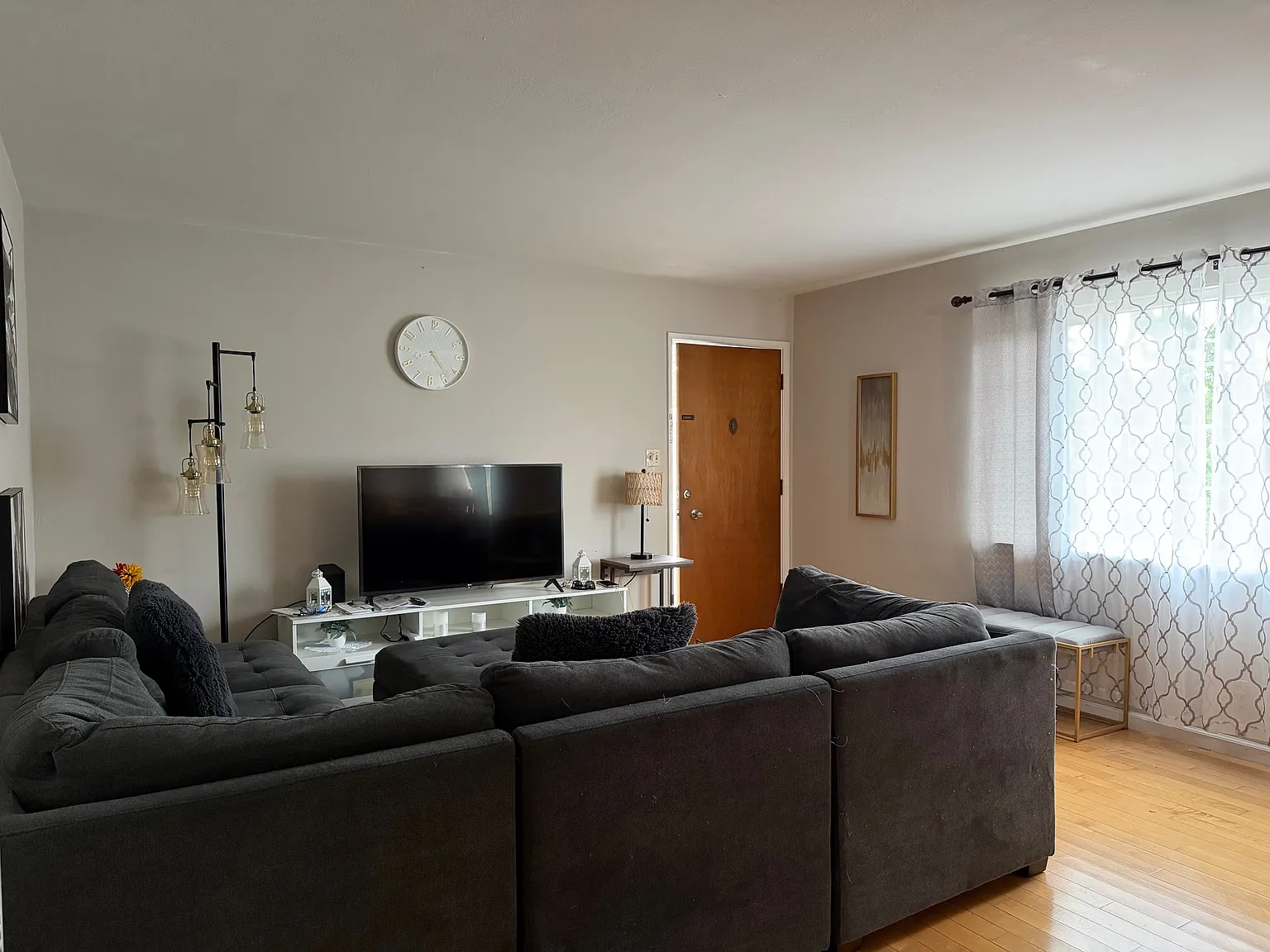 2 bed, 930 sqft, $2,420 — Photo 3