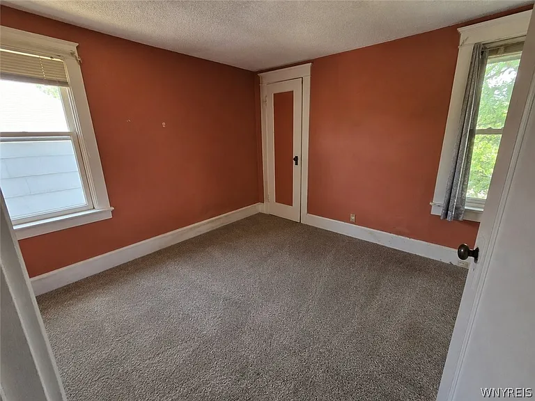 147 W Winspear Ave #N — Photo 5