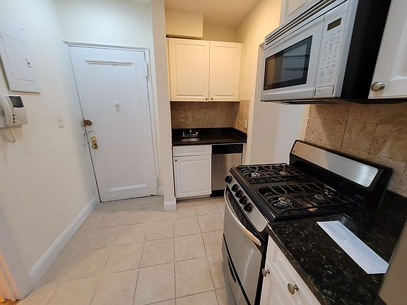 4th image of 315 E 73rd St #I