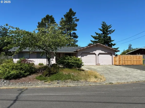 1715 W Park Dr, Florence, OR 97439