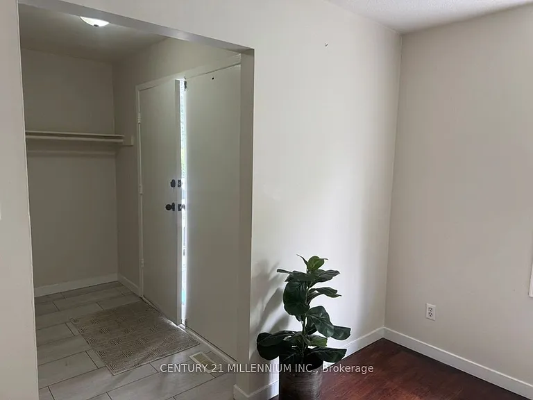 30 Kenilworth Rd #UPPER — Photo 5