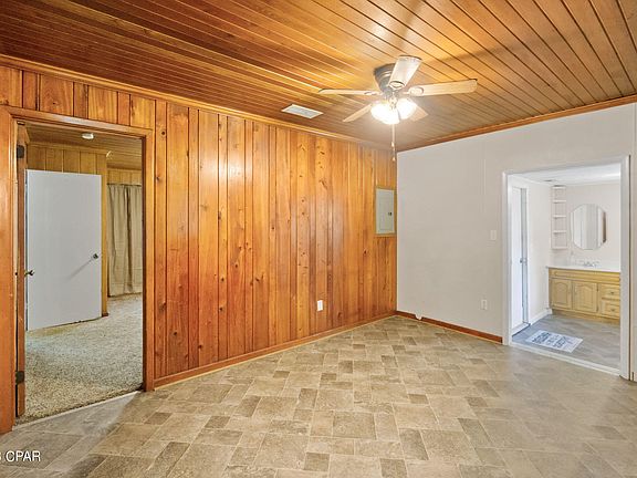 4th image of 5258 Pleasant St
