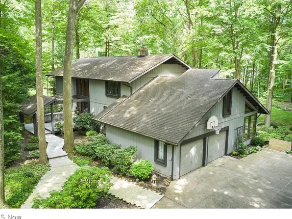 4229 Cliff Spur Dr, Akron, OH 44333