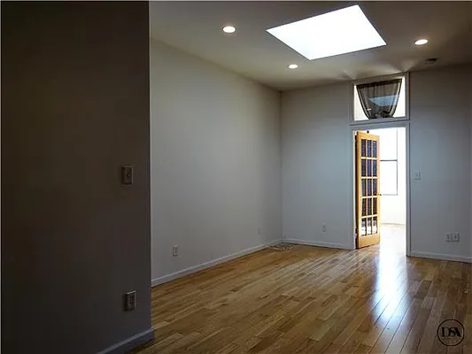 Rented by DSA Realty | media 35