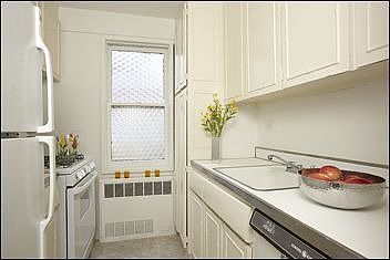 3rd image of 167 E 67th St APT 6F