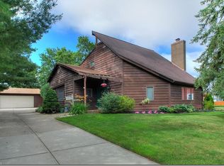 451 Nobottom Rd, Berea, OH 44017