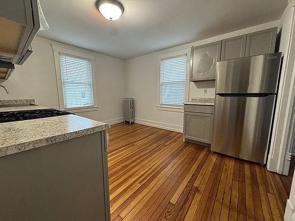 3rd image of 79 Plainfield Ave Floor 2