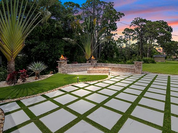 2nd image of 1692 SE Floresta Drive