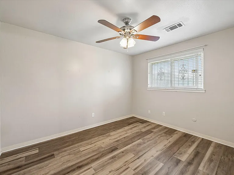 8403 Meadowshire St — Photo 8