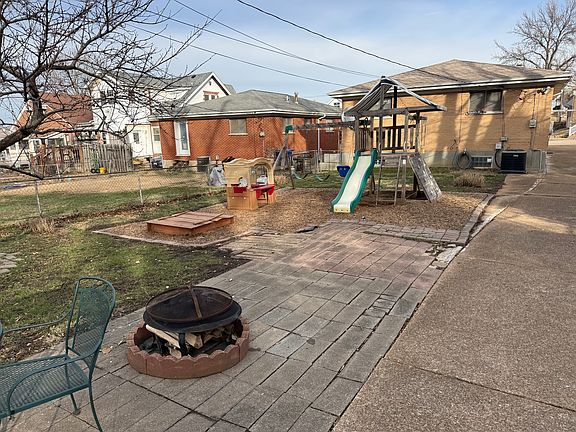 2nd image of 4376 Tholozan Ave