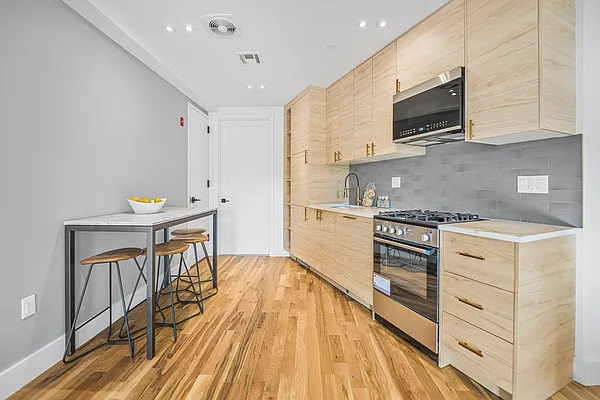 Rented by TwoRealEstate LLC | media 2