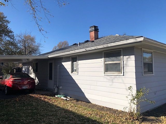 2nd image of 2113 Ezra Ave