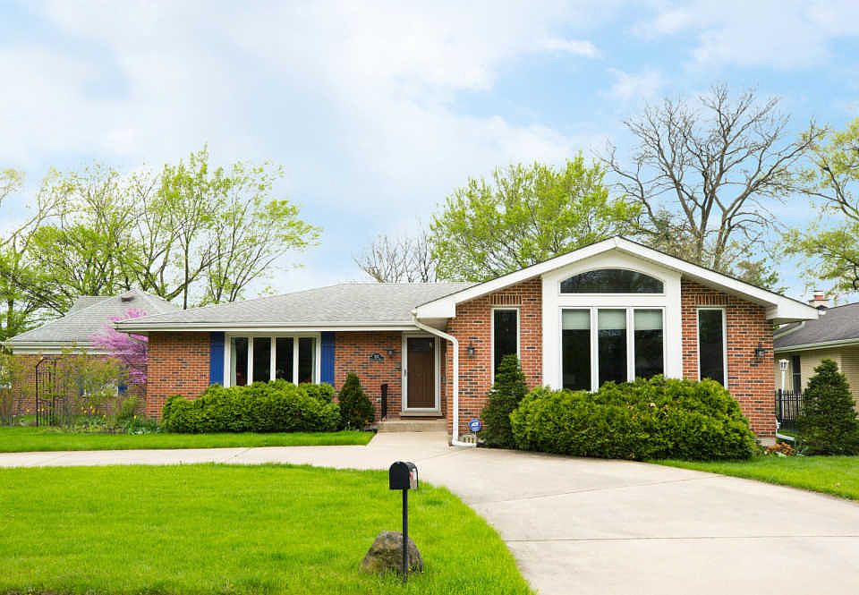 1st image of 832 Calle View Dr