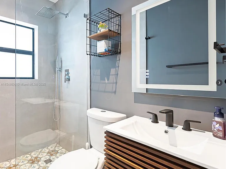 740 SW 9th St #2 — Photo 7