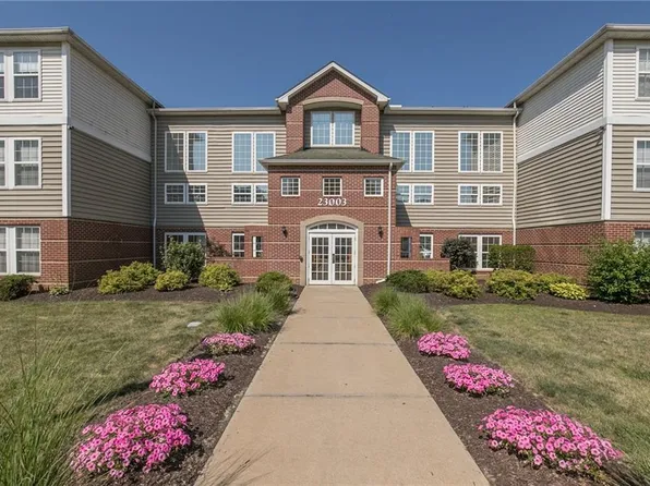 23003 Chandlers Ln APT 222, Olmsted Falls, OH 44138