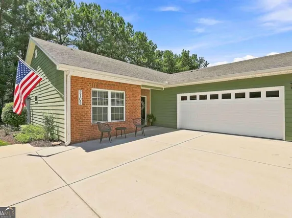 2102 Commonwealth Cir, Newnan, GA 30263