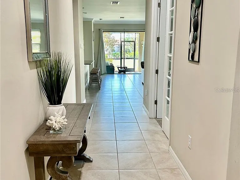 255 Maraviya Blvd — Photo 9