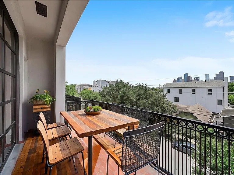 1514 Stanford St — Photo 32