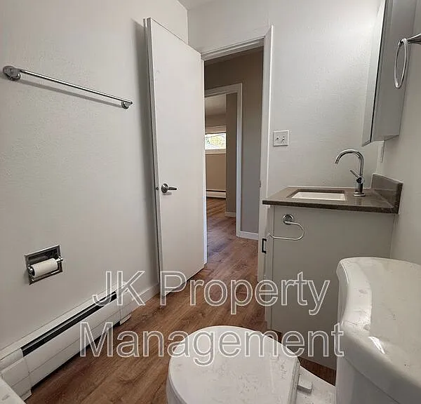 2100 4th St NE #3 — Photo 15