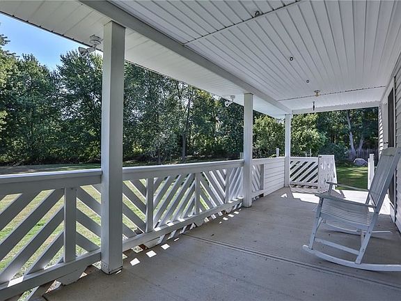 3rd image of 188 Elm Dr