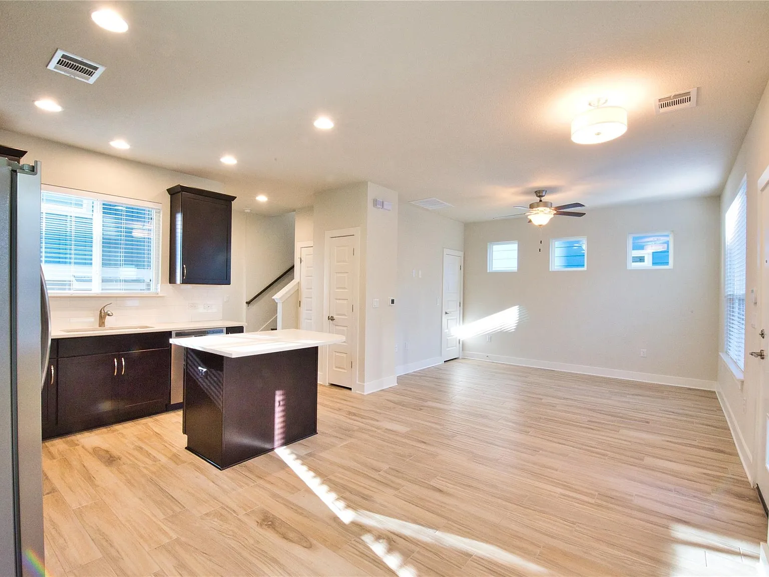 2 bed, 2.5 bath, 1220 sqft, $2,200 — Photo 4
