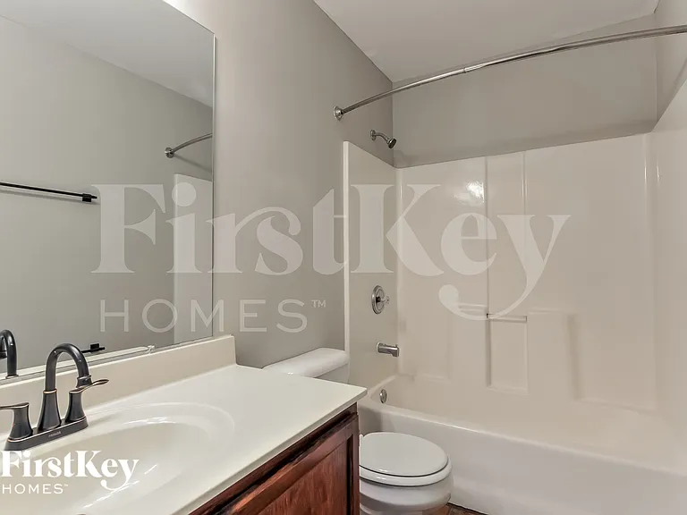212 Royallmanor Ln — Photo 13