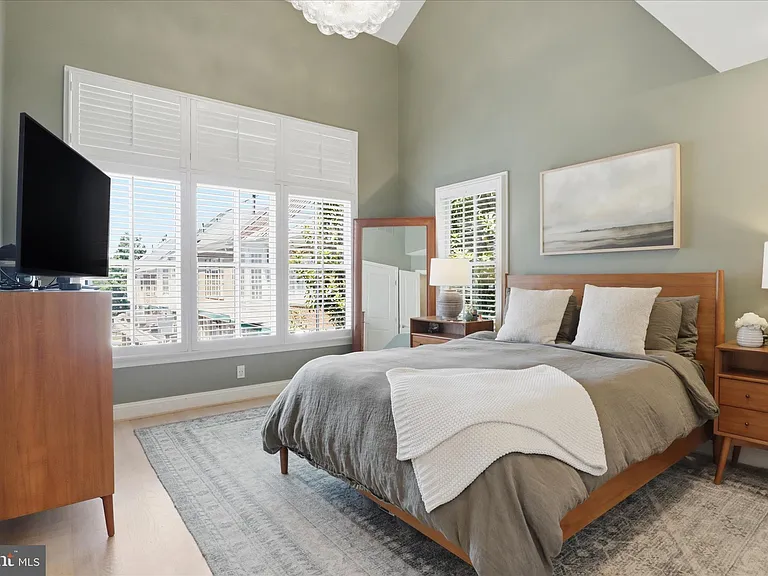 301 S Henry St — Photo 20