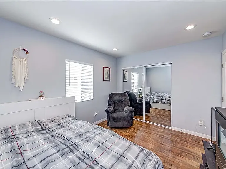 6528 Beeman Ave — Photo 11