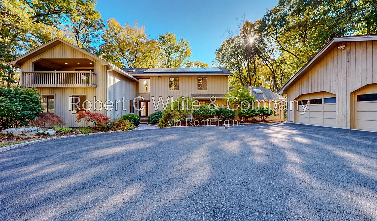 6 bed, 4.5 bath, 4046 sqft, $9,940 — Photo 1
