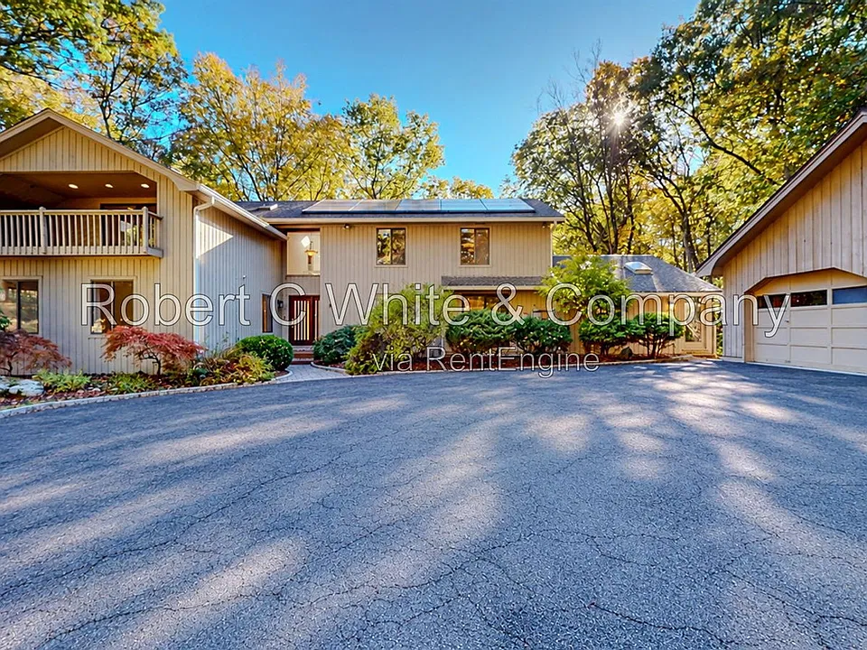 15 Treadwell Ct