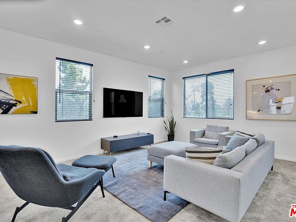 1st image of 725 Daniel Freeman Cir