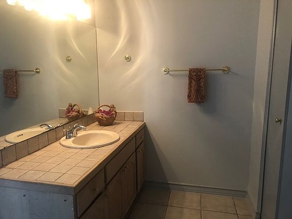 4th image of 222 Huisache Dr