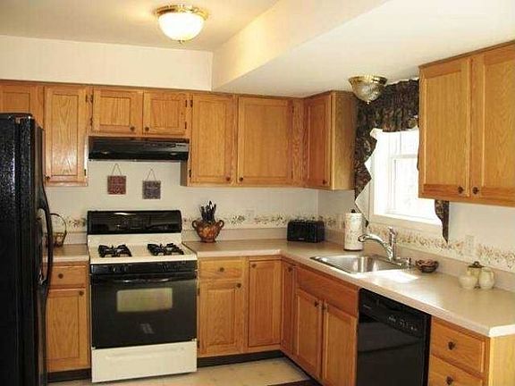 5th image of 9 Cottonwood Ct
