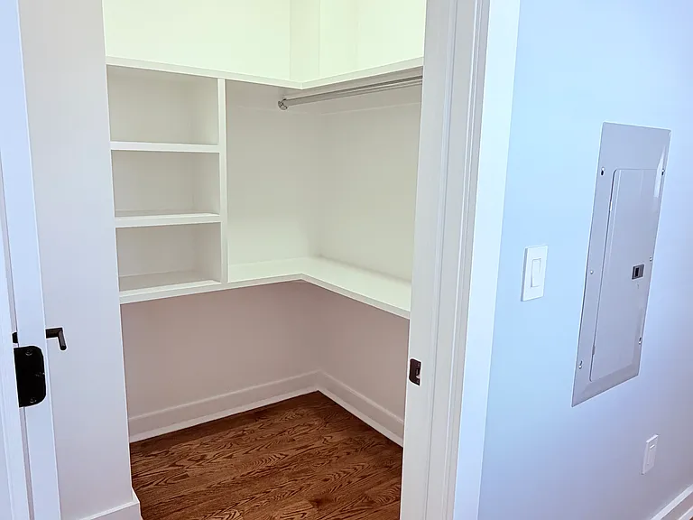 8 Essex St #2 — Photo 14